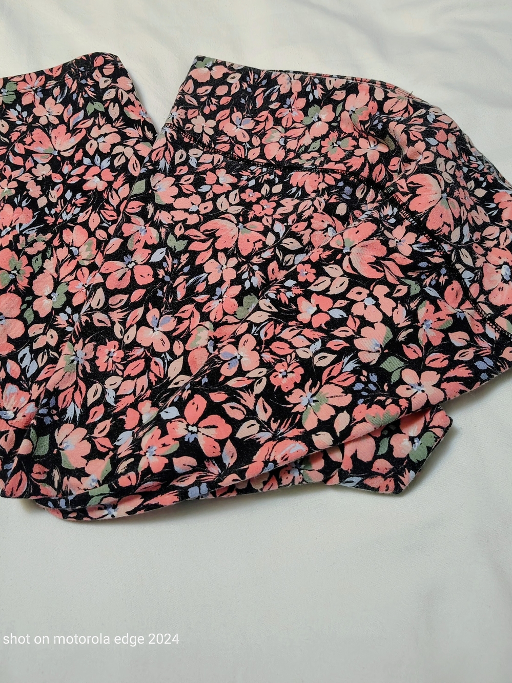 Floral Print Capri Length Leggins Floral Black & Pink Sz Medium